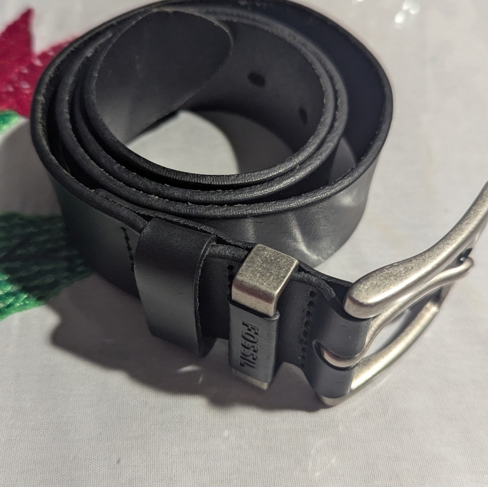 Fossil Men's Black Leather Belt - Picture 4 of 5